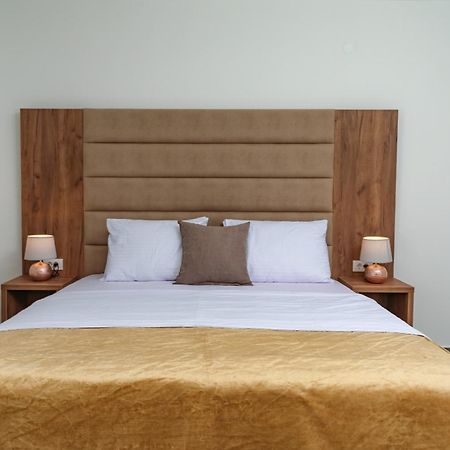 Mika'S Seaview Apartments 巴尔 外观 照片