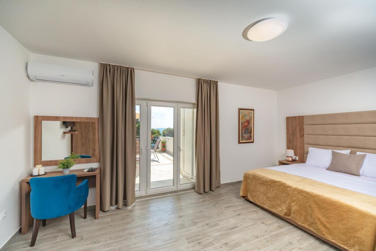 Mika'S Seaview Apartments 巴尔 外观 照片