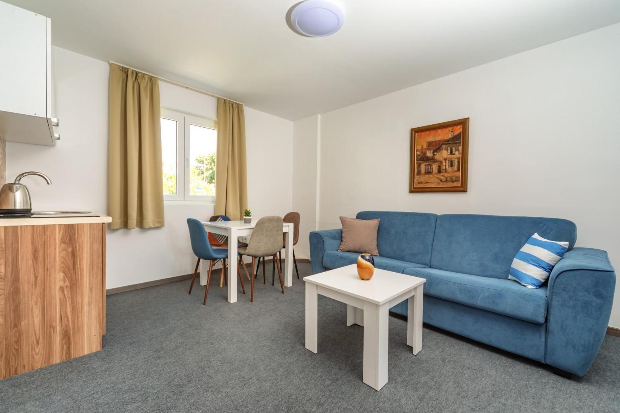 Mika'S Seaview Apartments 巴尔 外观 照片